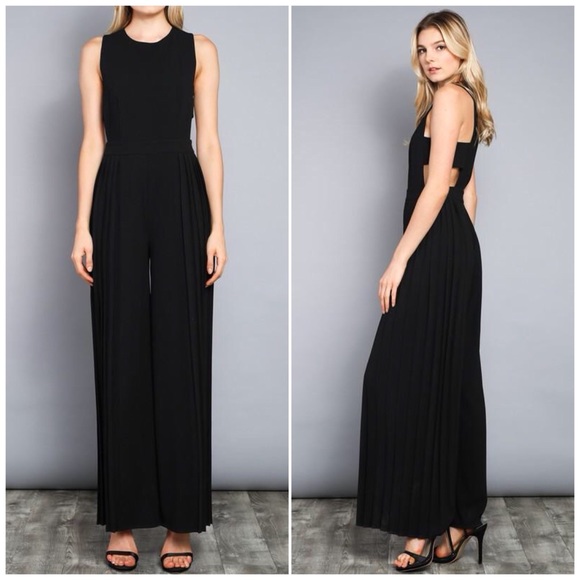 ❗️CLOSING SALE❗️Open Detail Black Jumpsuit/ Jumper - Picture 2 of 4